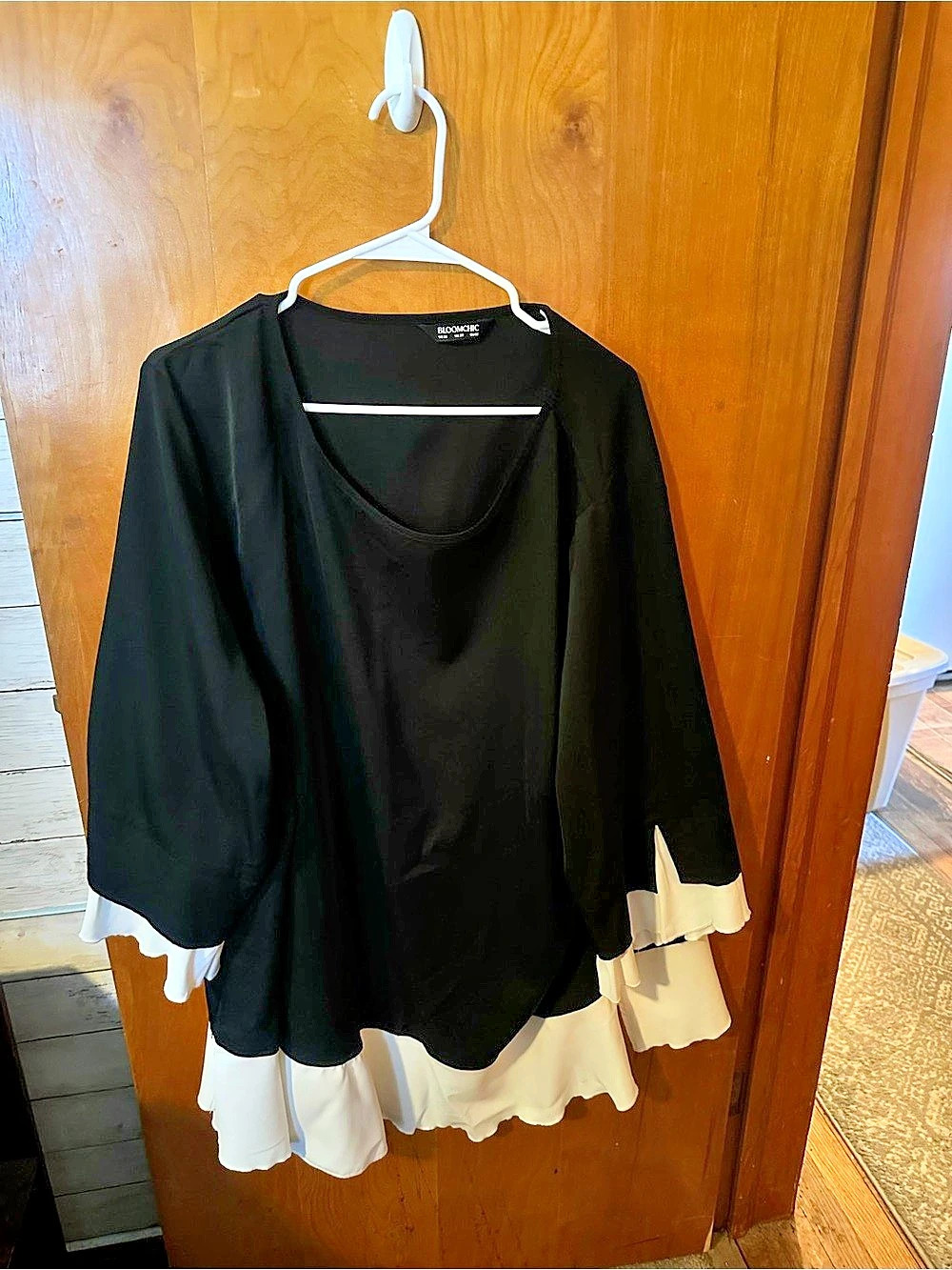 Bloomchic Layered Blouse in Black & White Size US 26 Like New